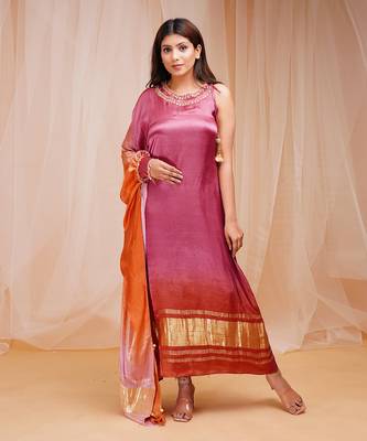 4D DYEING OF MULBERRY VIOLET AND ORANGUTAN ORANGEKAFTAAN 1