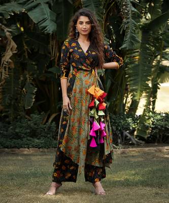 Dilruba Charcoal  Sage Phoonday Wala Angrakha 2