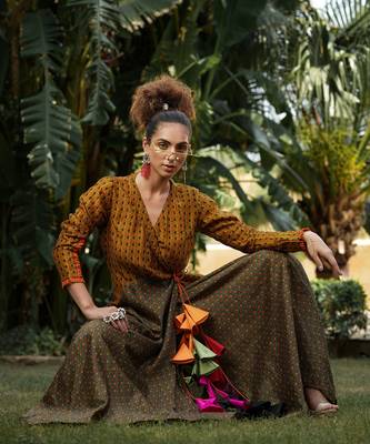 Dilruba Dhaani Sage Phoonday Wala Angrakha 10