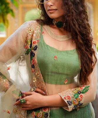 Dilruba Ivoreen Crush Skirt Kurta Set 8