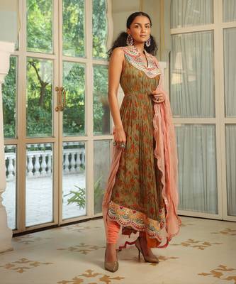 Dilruba Bageecha Ruched Anarkali Bejewelled Gotapatti Neckline  2