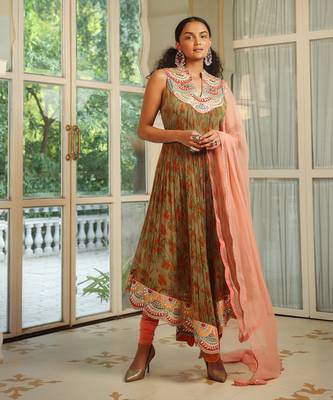 Dilruba Bageecha Ruched Anarkali Bejewelled Gotapatti Neckline  3