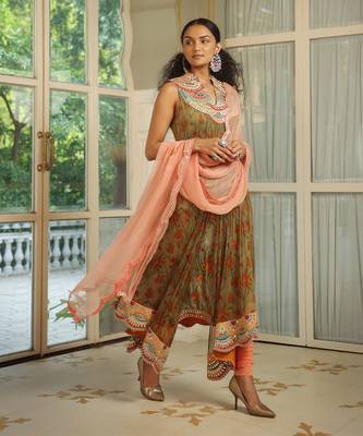 Dilruba Bageecha Ruched Anarkali Bejewelled Gotapatti Neckline  5