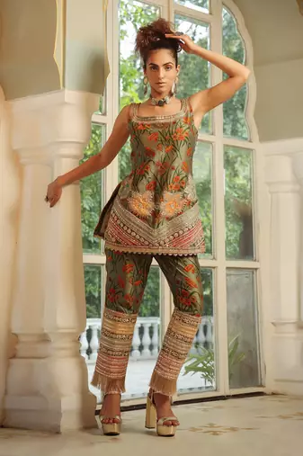 Dilruba Bageecha Kurta Fringe Pants Rangeen Work 