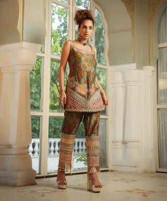 Dilruba Bageecha Kurta Fringe Pants Rangeen Work  5
