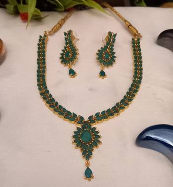 Green necklaces 3