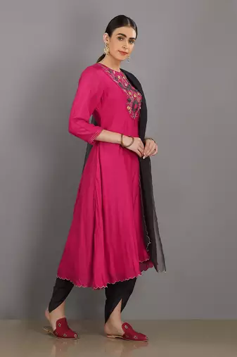 Pink Hamza