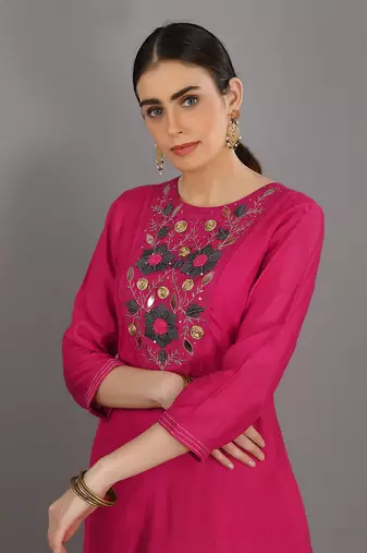 Pink Hamza