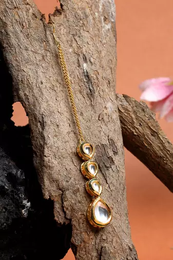 Kundan Maang Tikka