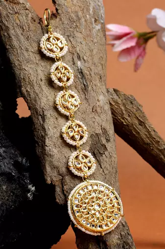 Kundan Maang Tikka