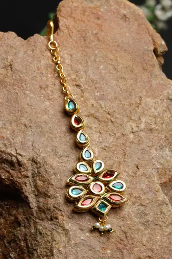 Kundan Maang Tikka