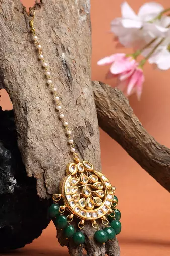Kundan Maang Tikka