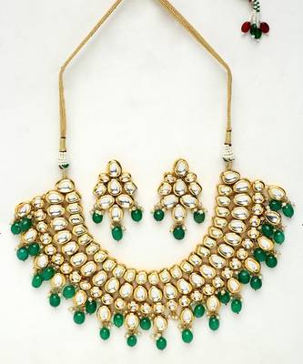 Kundan Neckpiece with Earrings 3