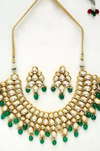 Kundan Neckpiece with Earrings