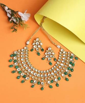 Kundan Neckpiece with Earrings 5