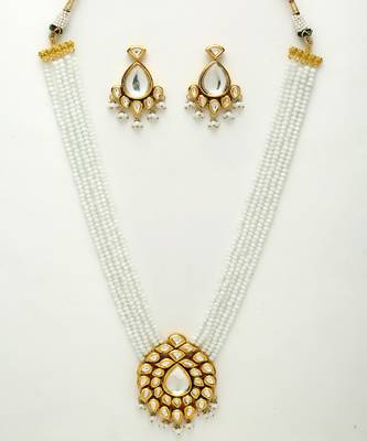 Kundan Neckpiece with Earrings 3