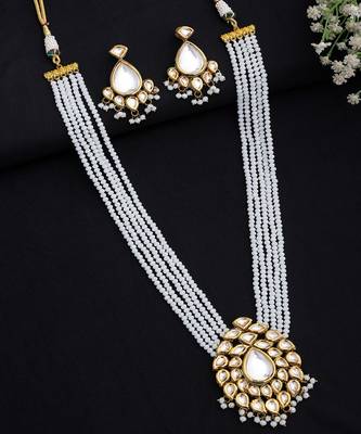 Kundan Neckpiece with Earrings 5