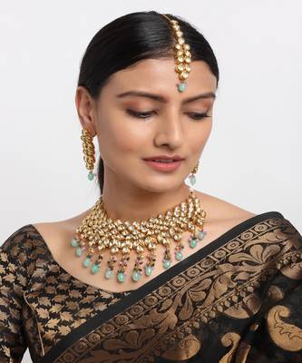 Kundan Neckpiece with Earrings and Maang Tikka 1
