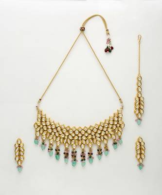 Kundan Neckpiece with Earrings and Maang Tikka 2