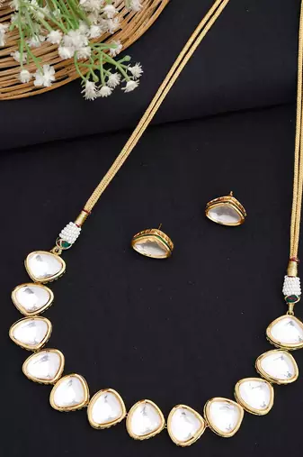 Kundan Choker with Kundan Studs