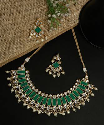 Kundan Neckpiece with Earrings 2