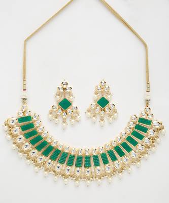 Kundan Neckpiece with Earrings 4