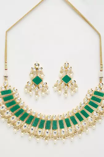 Kundan Neckpiece with Earrings