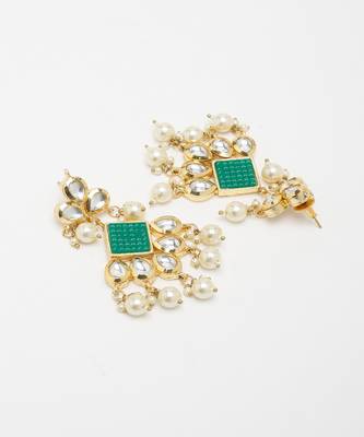 Kundan Neckpiece with Earrings 5