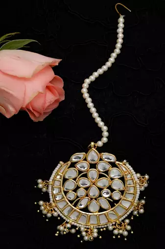 Kundan Maang Tikka