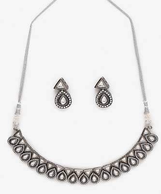 Silver Kundan Choker with Earrings and Maang Tikka 4