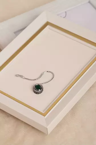 Kundan Maang Tikka