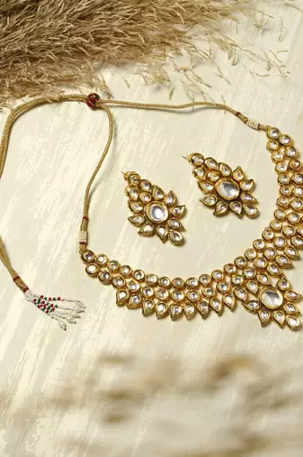 Kundan Choker with Studs
