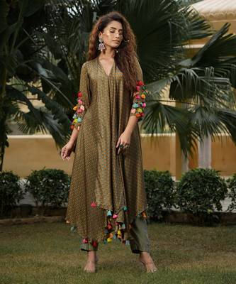 Trevron Sage Green Kurta With Rangeen Dhaagey 3