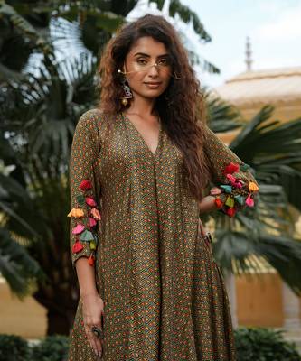 Trevron Sage Green Kurta With Rangeen Dhaagey 7