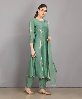 Zoha Embreled Kurta Set 2