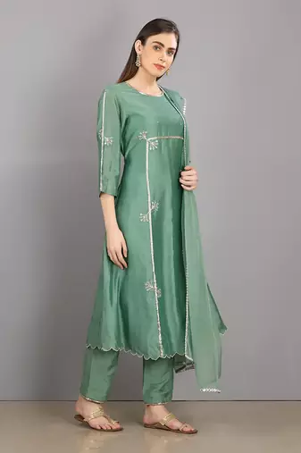 Zoha Embreled Kurta Set