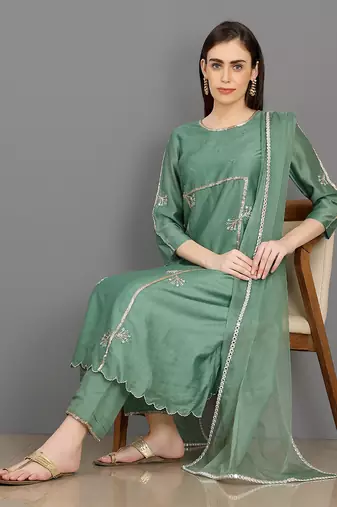 Zoha Embreled Kurta Set