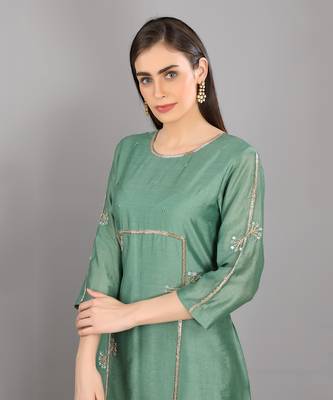 Zoha Embreled Kurta Set 4