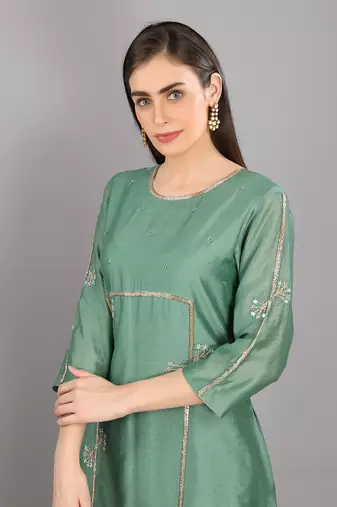 Zoha Embreled Kurta Set