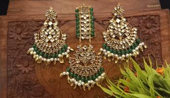 Green maang-tikka with Earrings in Very Light Weight Kundan for Wedding 2