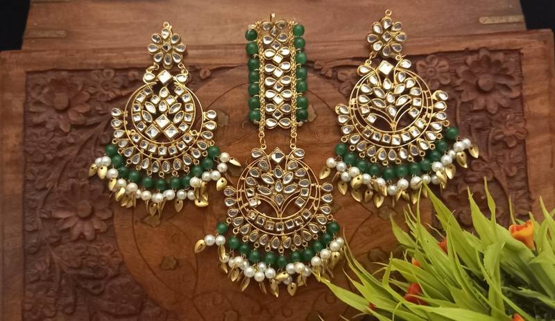 Green maang-tikka with Earrings in Very Light Weight Kundan for Wedding