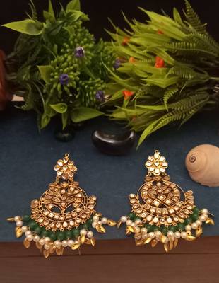 Green maang-tikka with Earrings in Very Light Weight Kundan for Wedding 3