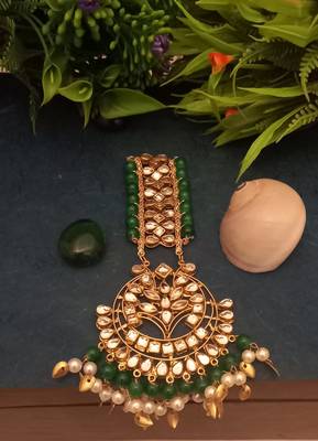 Green maang-tikka with Earrings in Very Light Weight Kundan for Wedding 4