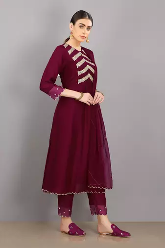 Magenta Ijaz