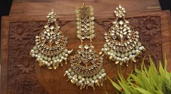 Green maang-tikka with Earrings in Very Light Weight Kundan for Wedding 2