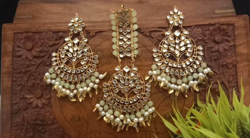 Green maang-tikka with Earrings in Very Light Weight Kundan for Wedding