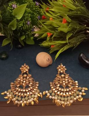Green maang-tikka with Earrings in Very Light Weight Kundan for Wedding 3