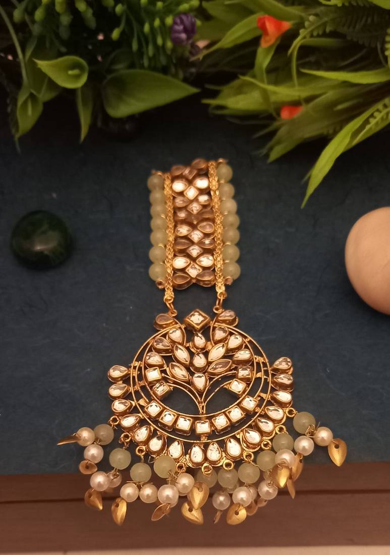 Green maang-tikka with Earrings in Very Light Weight Kundan for Wedding