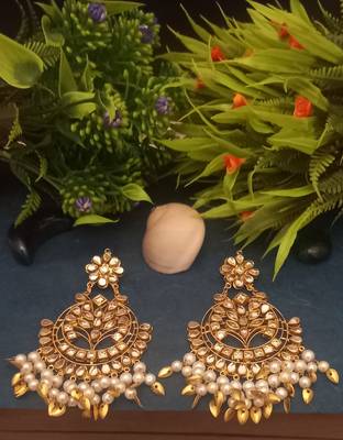 White maang-tikka with Earrings in Very Light Weight Kundan for Wedding 4