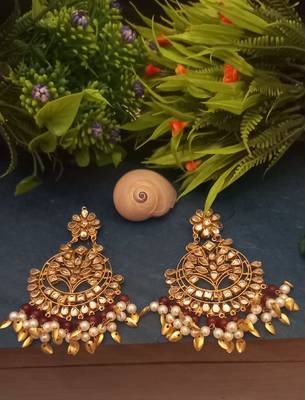Maroon maang-tikka with Earrings in Very Light Weight Kundan for Wedding 3